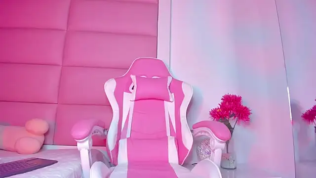 little-Emma online show from 02.03.25