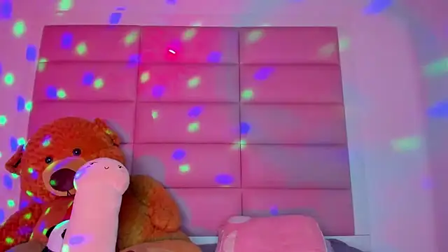 little-Emma online show from 03.22.25