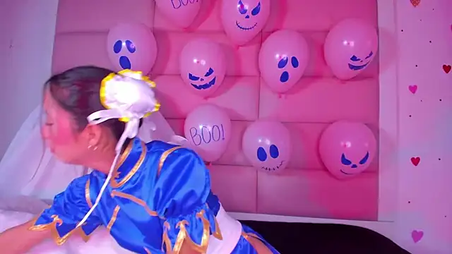 little-Emma online show from 10.12.25