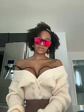 Snapshot of Black_Dolll chatting on 03.04.25 Black Dolll online show from 03.04.25