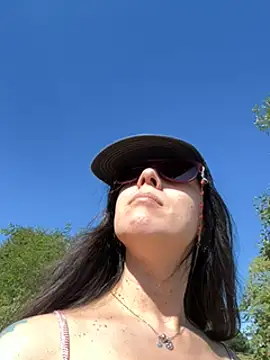 Reinacatchile online show from 02.16.25