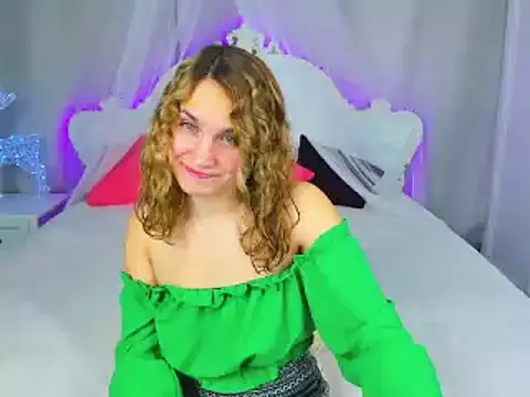 Snapshot of Milka_Blond chatting on 01.27.25 Milka Blond online show from 01.27.25