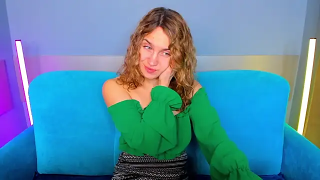 Snapshot of Milka_Blond chatting on 02.06.25 Milka Blond online show from 02.06.25