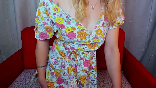 Snapshot of Milka_Blond chatting on 10.04.25 Milka Blond online show from 10.04.25