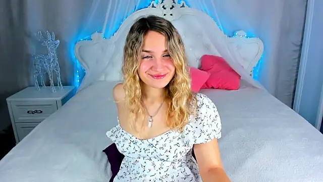 Snapshot of Milka_Blond chatting on 12.20.25 Milka Blond online show from 12.20.25