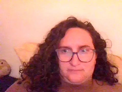 Snapshot of juicyrubies chatting on 03.08.25 juicyrubies online show from 03.08.25