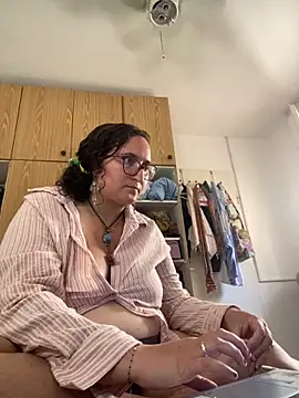 Snapshot of juicyrubies chatting on 09.29.25 juicyrubies online show from 09.29.25