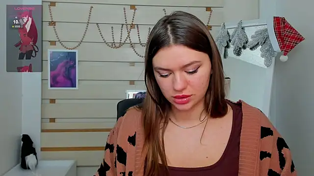 Snapshot of Josephine_Kiss chatting on 12.13.24 Josephine Kiss online show from 12.13.24