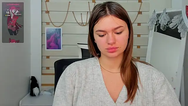 Snapshot of Josephine_Kiss chatting on 12.22.24 Josephine Kiss online show from 12.22.24
