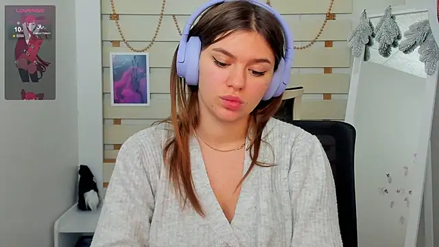 Snapshot of Josephine_Kiss chatting on 12.22.24 Josephine Kiss online show from 12.22.24