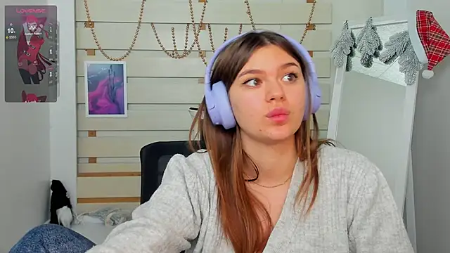 Snapshot of Josephine_Kiss chatting on 12.22.24 Josephine Kiss online show from 12.22.24