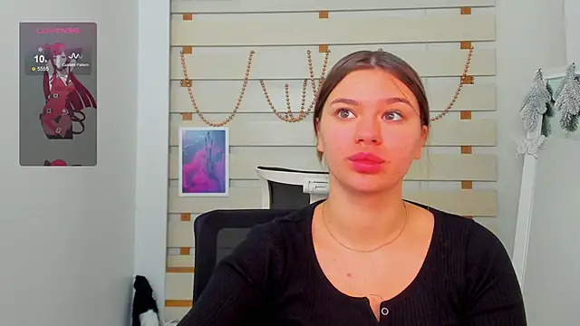Snapshot of Josephine_Kiss chatting on 12.28.24 Josephine Kiss online show from 12.28.24