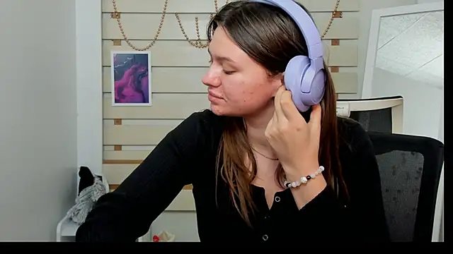 Snapshot of Josephine_Kiss chatting on 01.22.25 Josephine Kiss online show from 01.22.25