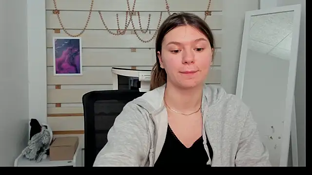 Snapshot of Josephine_Kiss chatting on 01.28.25 Josephine Kiss online show from 01.28.25