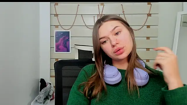 Snapshot of Josephine_Kiss chatting on 02.04.25 Josephine Kiss online show from 02.04.25