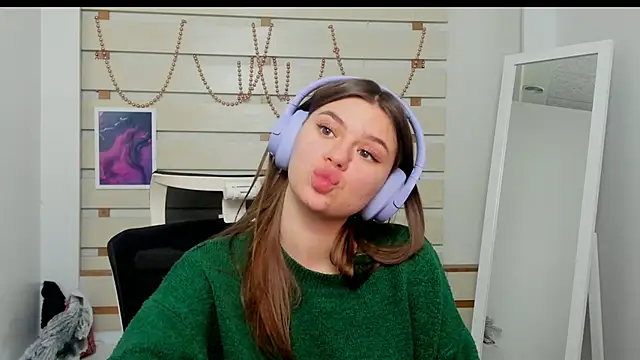 Snapshot of Josephine_Kiss chatting on 02.04.25 Josephine Kiss online show from 02.04.25