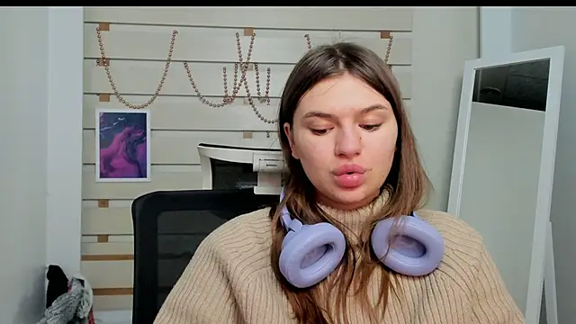 Snapshot of Josephine_Kiss chatting on 02.05.25 Josephine Kiss online show from 02.05.25