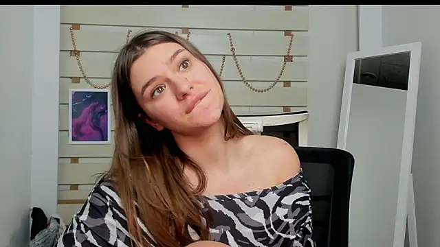 Snapshot of Josephine_Kiss chatting on 02.05.25 Josephine Kiss online show from 02.05.25