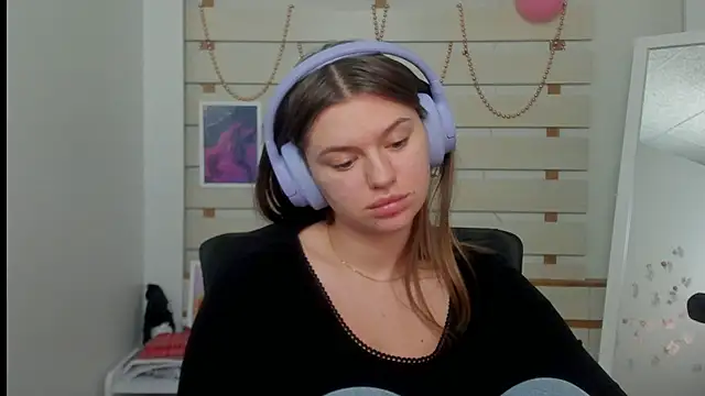 Snapshot of Josephine_Kiss chatting on 02.23.25 Josephine Kiss online show from 02.23.25