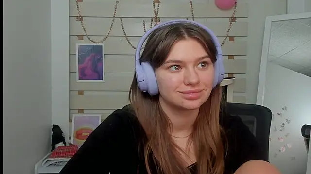 Snapshot of Josephine_Kiss chatting on 02.23.25 Josephine Kiss online show from 02.23.25