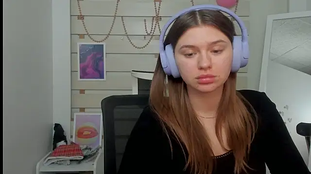 Snapshot of Josephine_Kiss chatting on 02.23.25 Josephine Kiss online show from 02.23.25