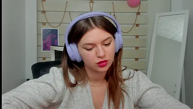 Snapshot of Josephine_Kiss chatting on 02.24.25 Josephine Kiss online show from 02.24.25