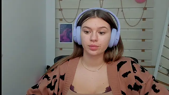Snapshot of Josephine_Kiss chatting on 02.26.25 Josephine Kiss online show from 02.26.25