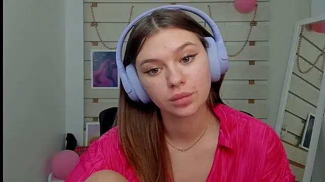 Snapshot of Josephine_Kiss chatting on 02.26.25 Josephine Kiss online show from 02.26.25