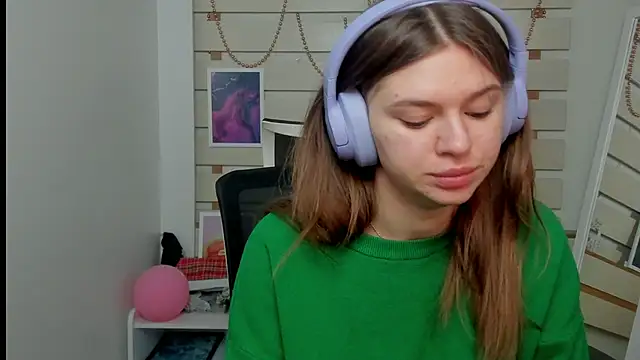 Snapshot of Josephine_Kiss chatting on 02.27.25 Josephine Kiss online show from 02.27.25