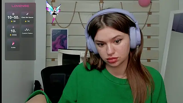 Snapshot of Josephine_Kiss chatting on 03.13.25 Josephine Kiss online show from 03.13.25