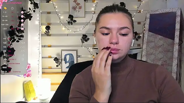 Josephine Kiss online show from 10.26.25