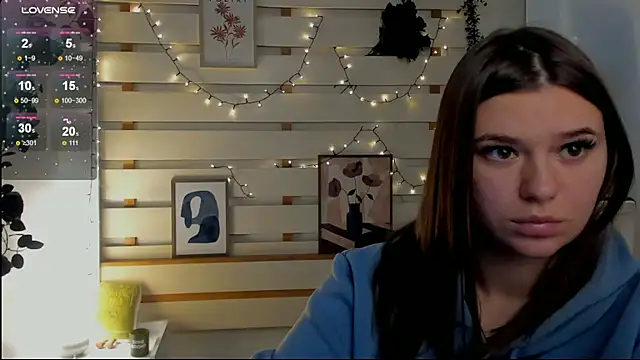 Josephine Kiss online show from 02.01.26