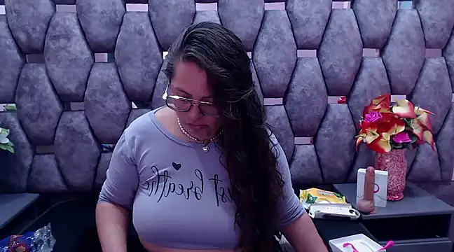 SaraThomso online show from 12.15.24