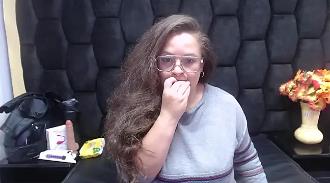 SaraThomso online show from 12.19.24