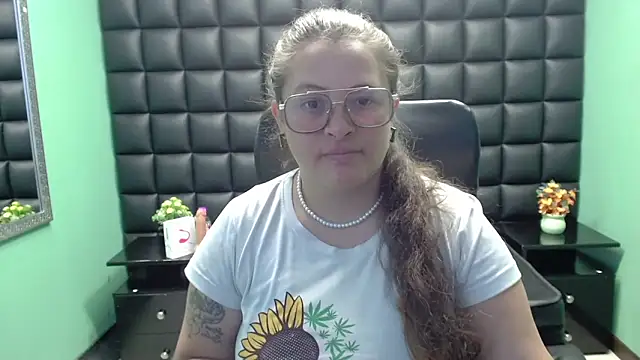 SaraThomso online show from 02.02.25