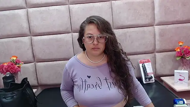 SaraThomso online show from 02.09.25