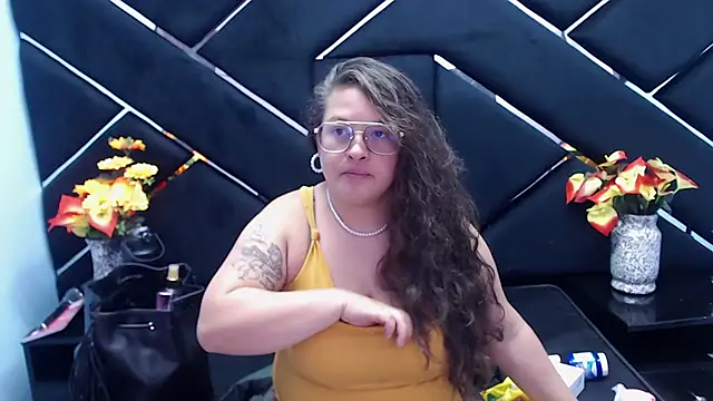 SaraThomso online show from 02.11.25