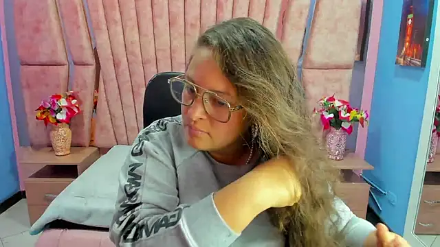 SaraThomso online show from 02.27.25