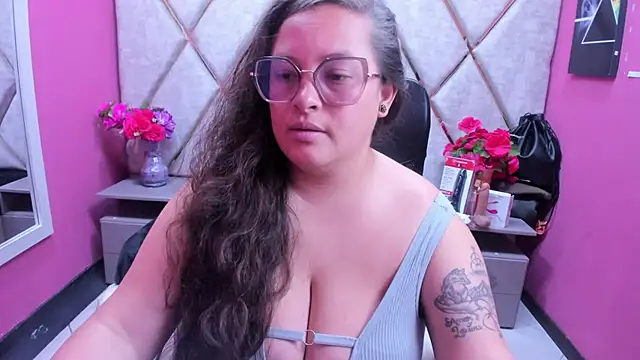 SaraThomso online show from 11.27.25