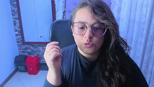 SaraThomso online show from 12.19.25