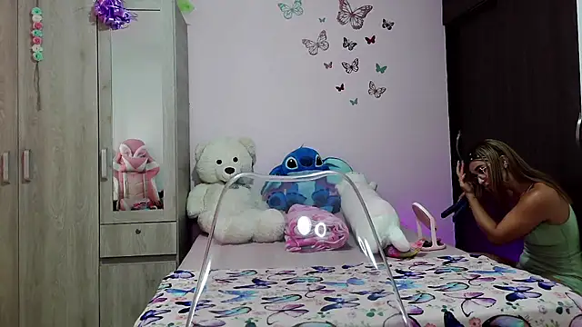 caroline jonson online show from 02.15.25