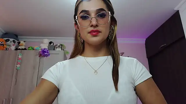 caroline jonson online show from 03.18.25