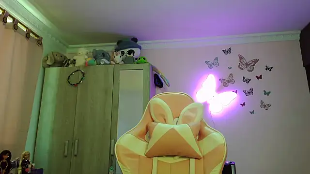 caroline jonson online show from 03.26.26