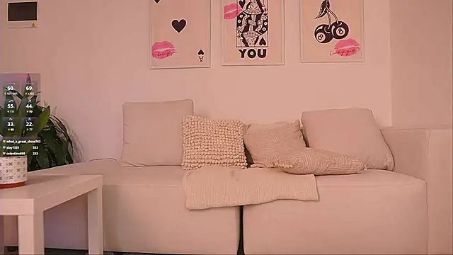 Snapshot of cute__petite chatting on 12.18.24 cute petite online show from 12.18.24