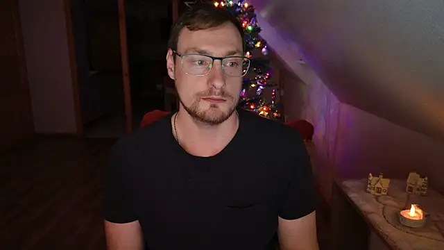 Snapshot of Relsxboy chatting on 12.10.24 Relsxboy online show from 12.10.24