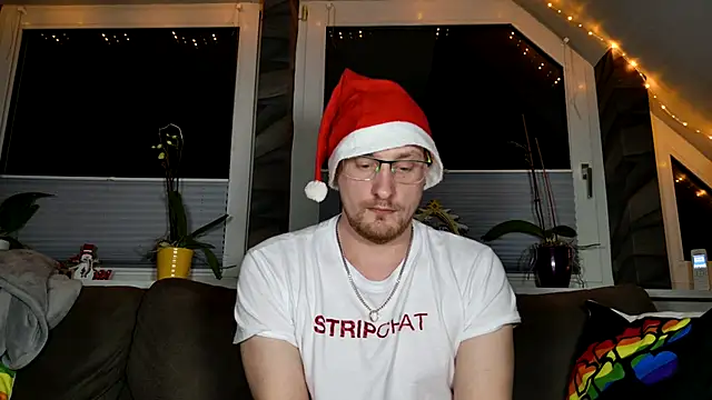 Snapshot of Relsxboy chatting on 12.18.24 Relsxboy online show from 12.18.24