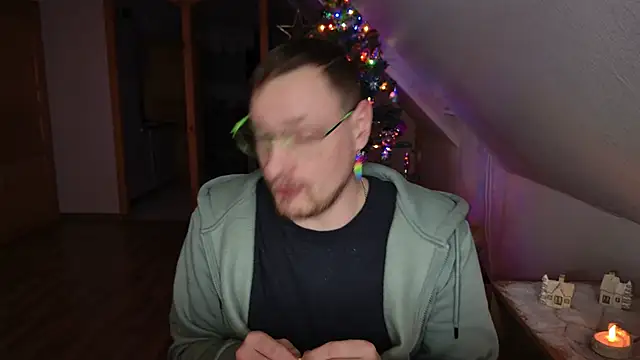 Snapshot of Relsxboy chatting on 12.27.24 Relsxboy online show from 12.27.24