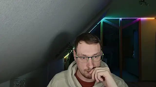 Snapshot of Relsxboy chatting on 03.04.25 Relsxboy online show from 03.04.25