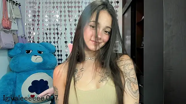 Snapshot of lucyy_tay chatting on 12.12.24 lucyy tay online show from 12.12.24