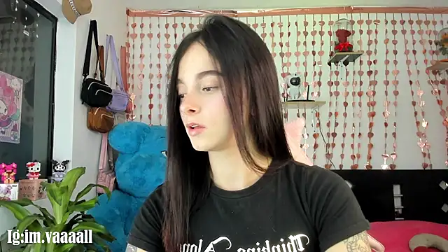 Snapshot of lucyy_tay chatting on 09.24.25 lucyy tay online show from 09.24.25